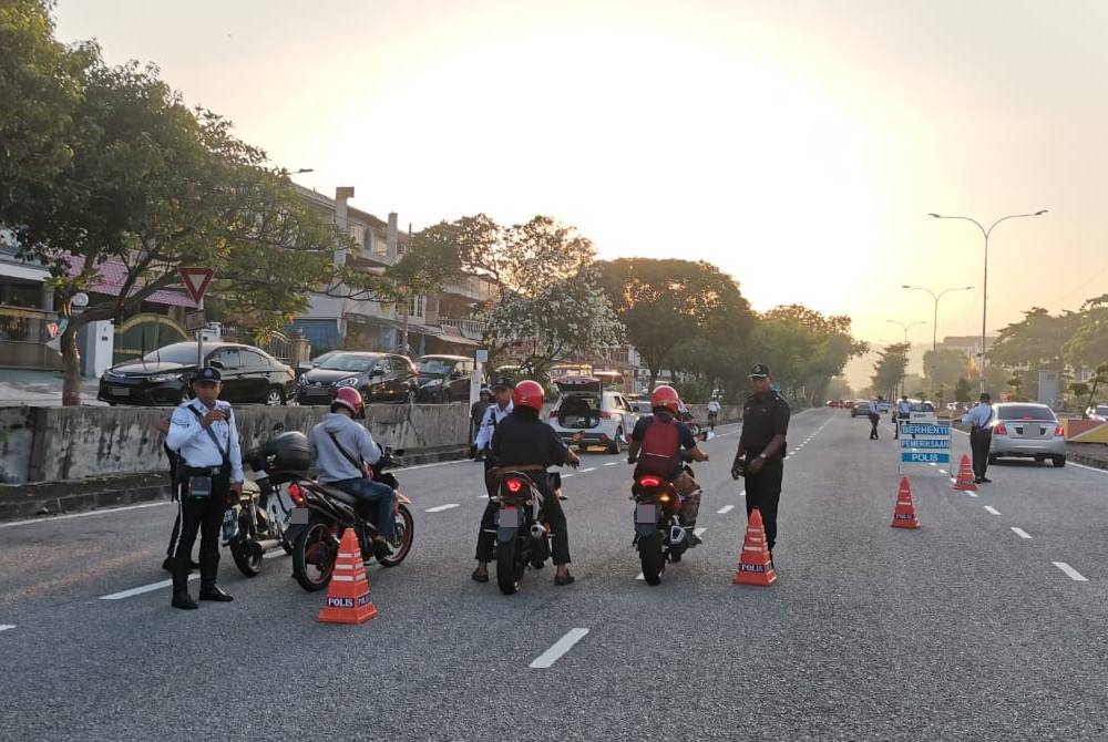 BSPT IPD Ampang Jaya melaksanakan Op Motosikal di Jalan Bunga Raya, Pandan Indah di Ampang pada Rabu.