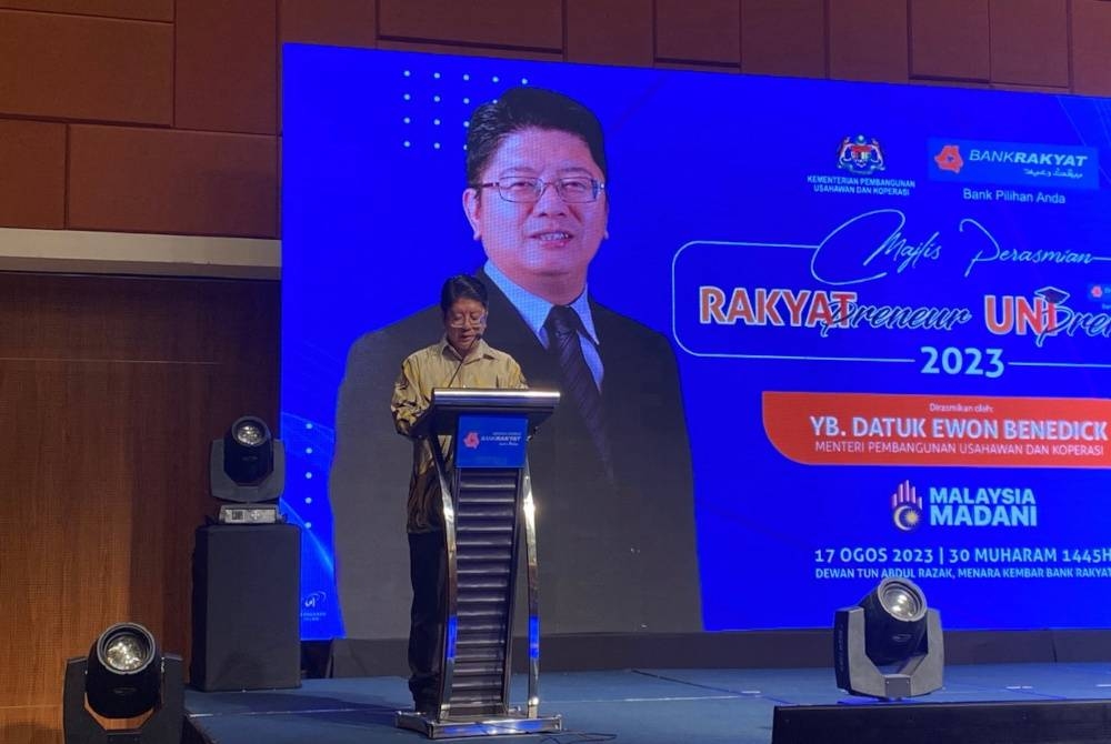 
Ewon menjangkakan seramai 800 usahawan asnaf akan menerima manfaat dana menerusi program RAKYATpreneur dan UNIpreneur 2023 ketika berucap di majlis perasmian di Menara Kembar Bank Rakyat pada Khamis.