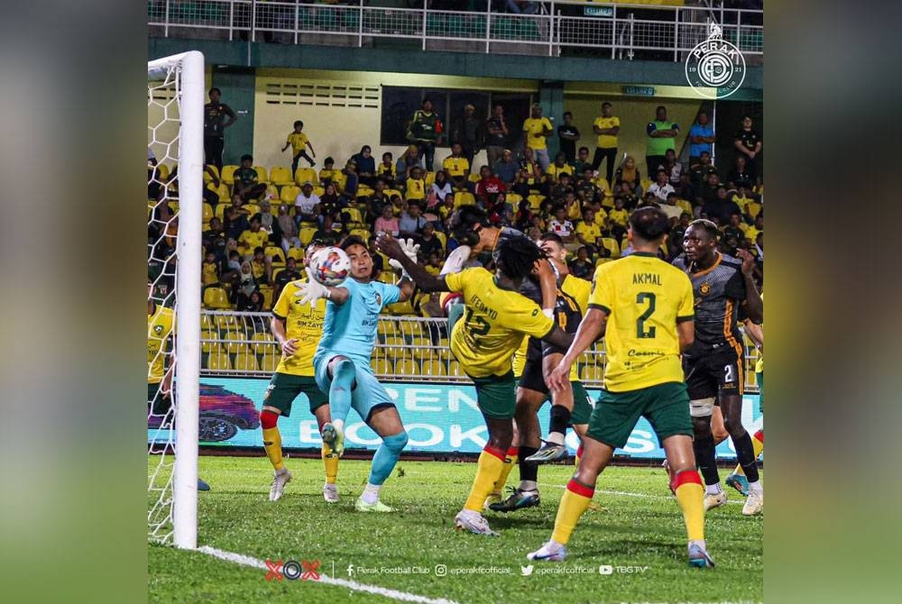 Perak FC kembali menyusun serangan dan berjaya merapatkan kedudukan 2-1 hasil tandukan Seo Seonung pada minit ke-84. - Foto: PERAK FC