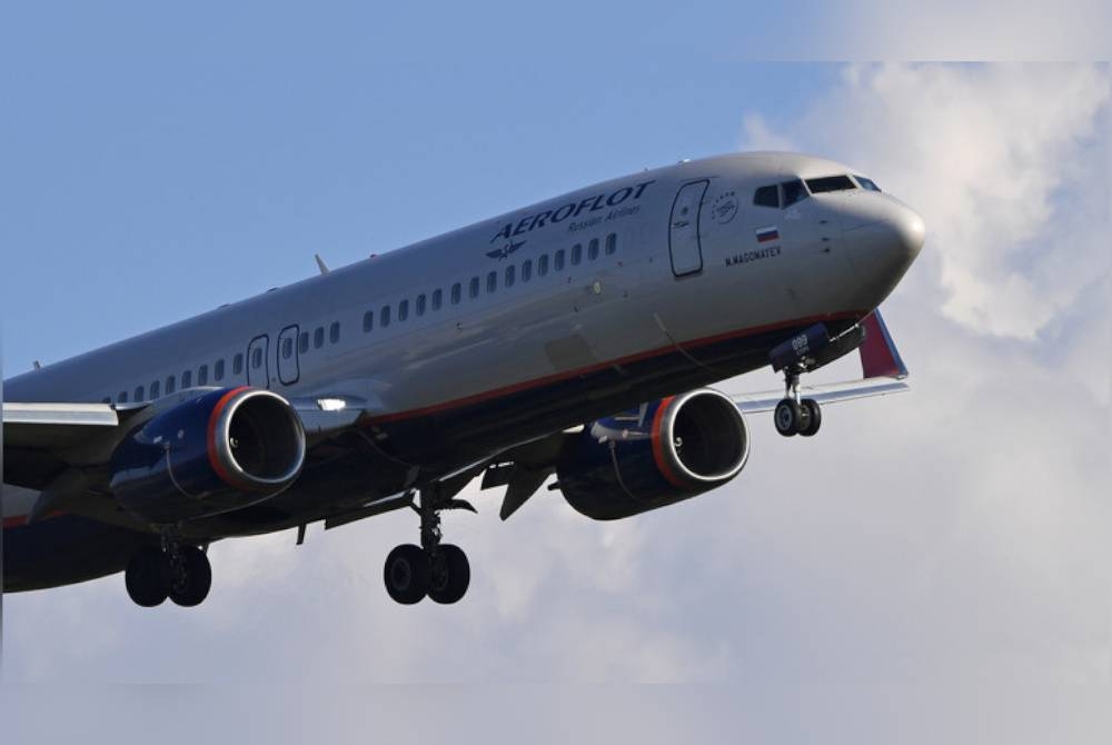 Pesawat Aeroflot yang membawa 152 penumpang itu bertindak segera menghubungi kawalan trafik udara di Lapangan Terbang Sochi dan berjaya mendarat semula kira-kira 10 minit kemudian. - Foto Agensi