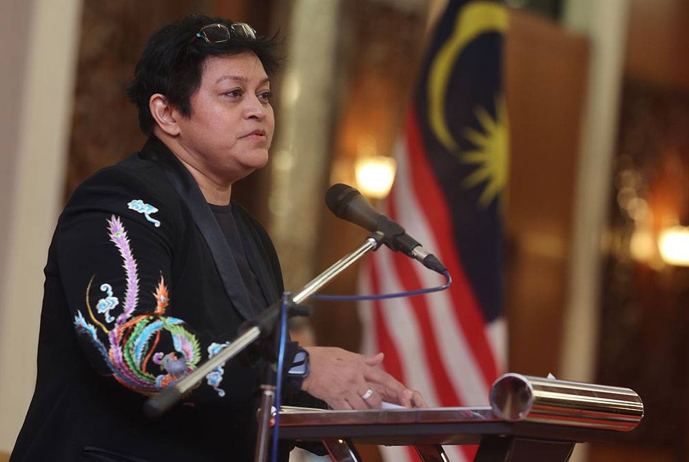 Menteri di Jabatan Perdana Menteri (Undang-undang dan Reformasi Institusi) Datuk Seri Azalina Othman Said berucap pada Program Syarahan Parlimen siri ketiga yang bertajuk &#039;Rebuilding the Nation’s Through Reforms&#039; di Parlimen. - Foto Bernama.