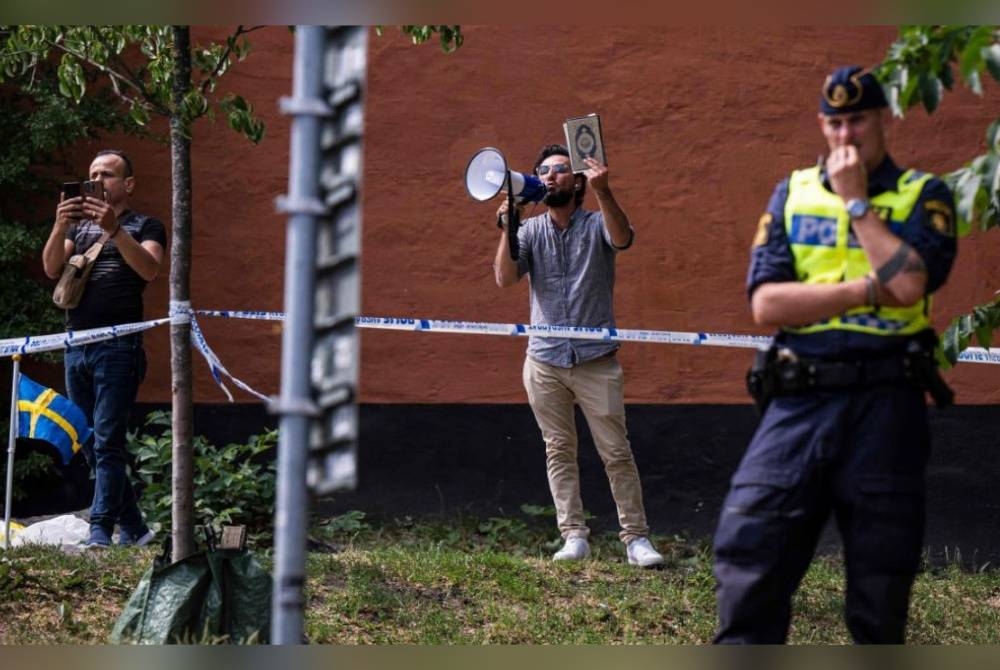 Salwan melakukan tindakan provokatif di sebuah masjid di Stockholm. - Foto AFP