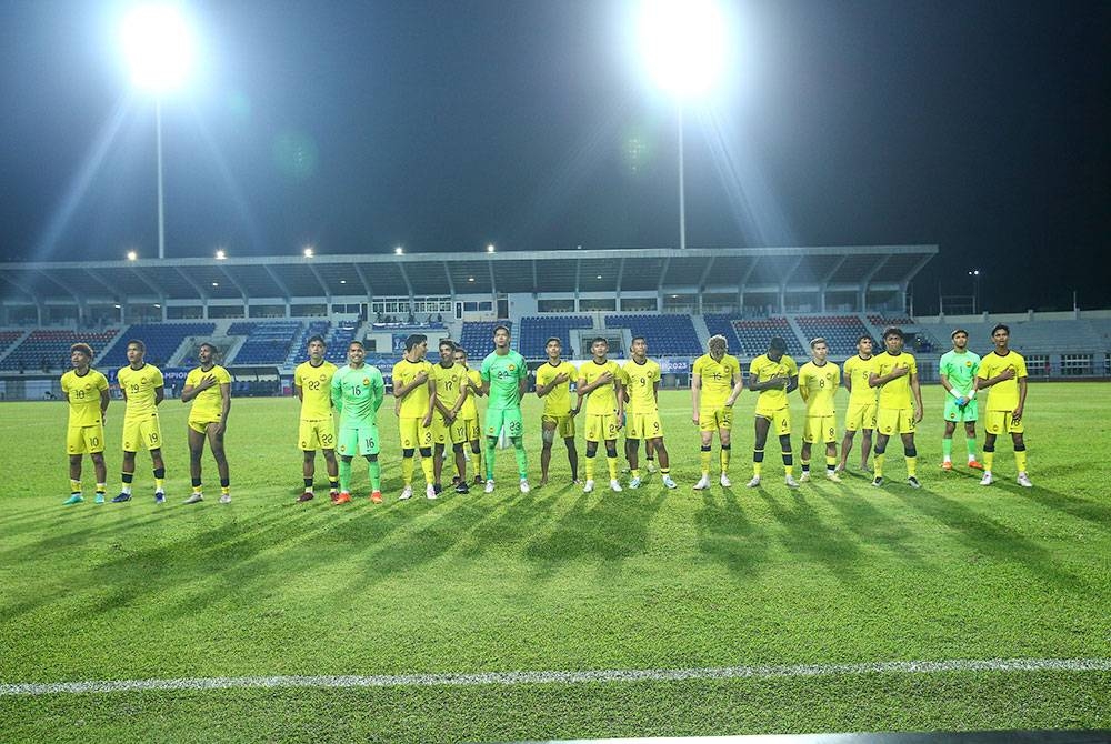 Skuad Harimau Muda menundukkan Indonesia dalam aksi di Stadium Rayong Provincial, Thailand pada Jumaat. - Foto FAM