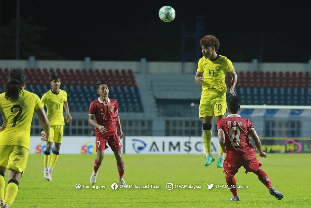 Antara aksi Harimau Muda ketika menewaskan juara Sukan SEA 2023, Indonesia, 2-1 pada pembukaan Kejohanan B-23 Persekutuan Bolasepak ASEAN (AFF) 2023, pada Jumaat. - Foto Facebook FAM