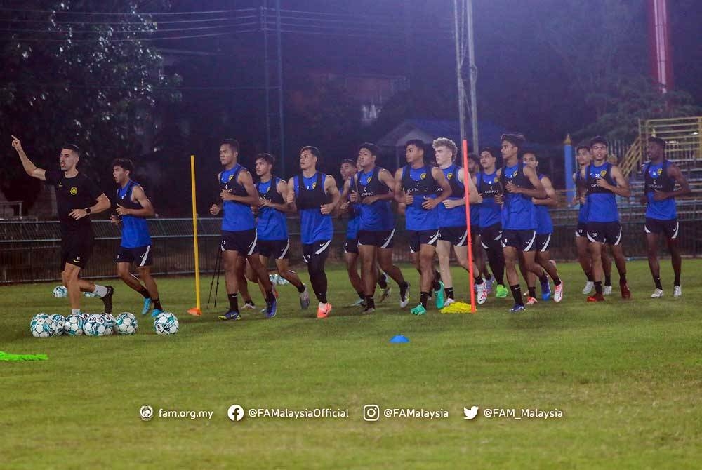 Barisan pemain muda negara giat menjalani latihan menjelang aksi kedua menentang Timor-Leste dalam Kejuaraan B-23 AFF 2023 di Rayong, Thailand pada Selasa.