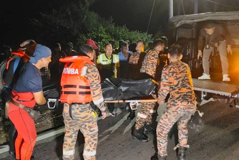 Mayat mangsa lemas dipercayai ketika memancing dalam kejadian di Sungai Simen, Jalan Rantau, Ladang Kombok pada Ahad.dibawa ke Hospital Tuanku Jaafar, Seremban untuk bedah siasat. - Foto Bomba dan Penyelamat Balai Rantau