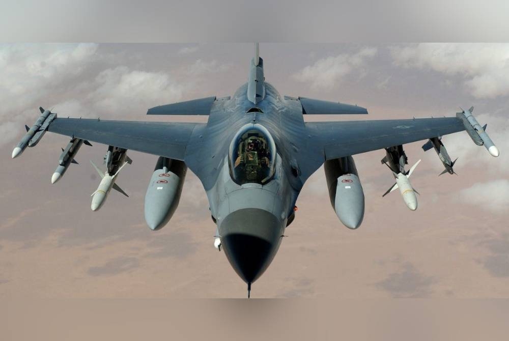 Jet pejuang F-16 buatan AS. - Foto Agensi