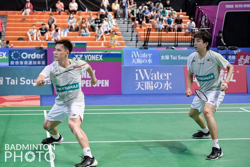 Kai Wun (kiri) dan Wei Chong lulus ujian pertama setelah menewaskan pasangan Perancis dalam saingan awal Kejohanan Badminton Dunia di Denmark pada Selasa. - Foto Badminton Photo