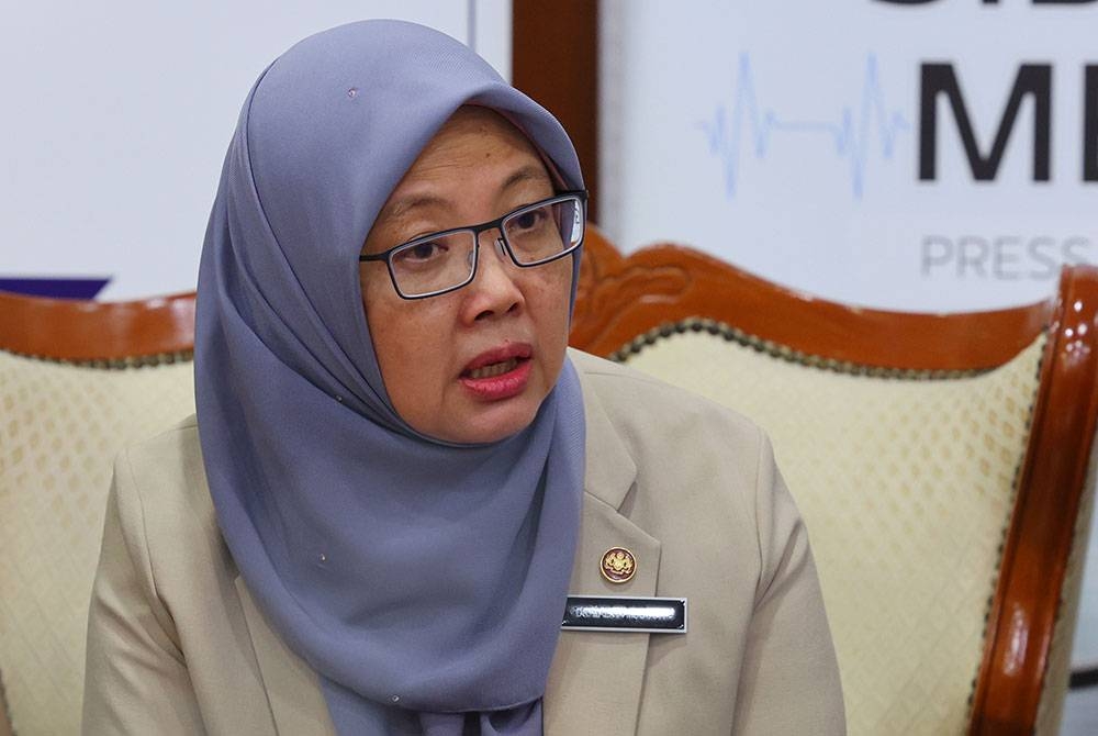 Menteri Kesihatan Dr Zaliha Mustafa ketika sidang media pada majlis menandatangani Nota Persefahaman Kerjasama Strategik Perkhidmatan Kesihatan dan Kebombaan antara Kementerian Kesihatan dengan Kementerian Pembangunan dan Kerajaan Tempatan di Kementerian Kesihatan hari ini. - Foto Bernama