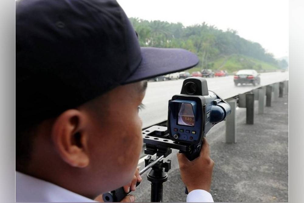 PDRM kini melaksanakan operasi saman tembak laju atau saman ekor di seluruh negara, bermula Isnin. - Foto Bernama