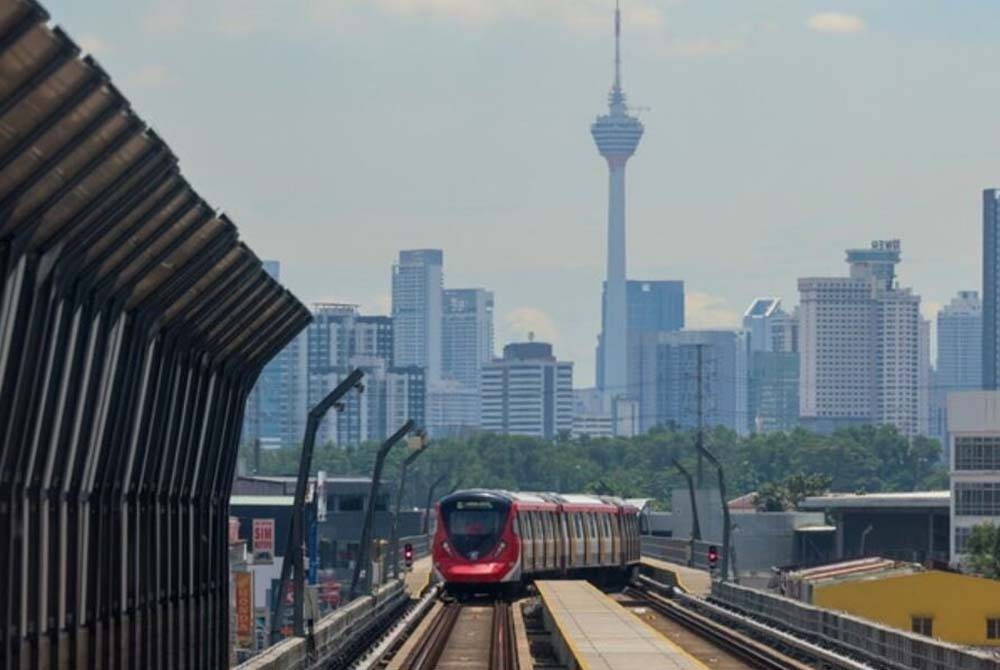 Semua operasi rel kendalian Rapid KL akan bermula seawal 4 pagi pada 31 Ogos ini. - Foto Bernama