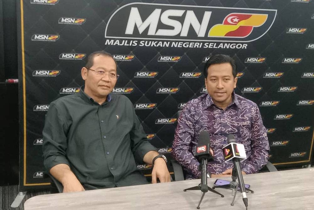 Najwan (kanan) bersama Khairuddin ketika sidang media.