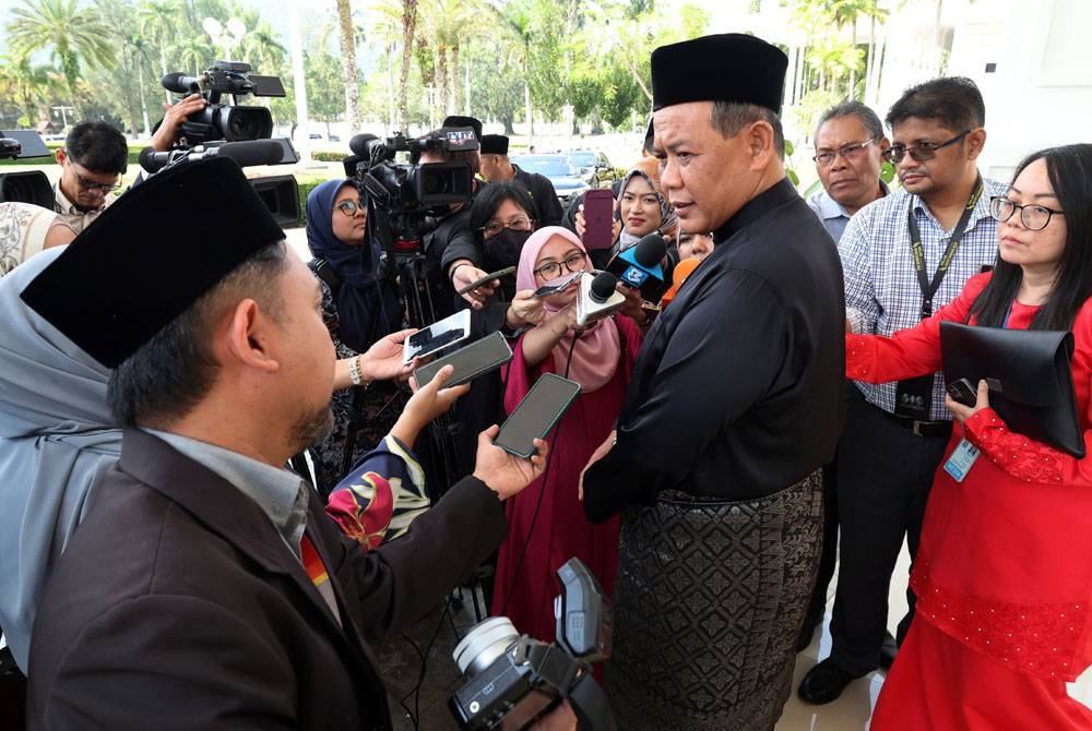 Aminuddin pada sidang media selepas majlis pelantikan Ahli Majlis Mesyuarat Kerajaan Negeri (Exco) di Istana Seri Menanti, pada Khamis. - Foto Bernama