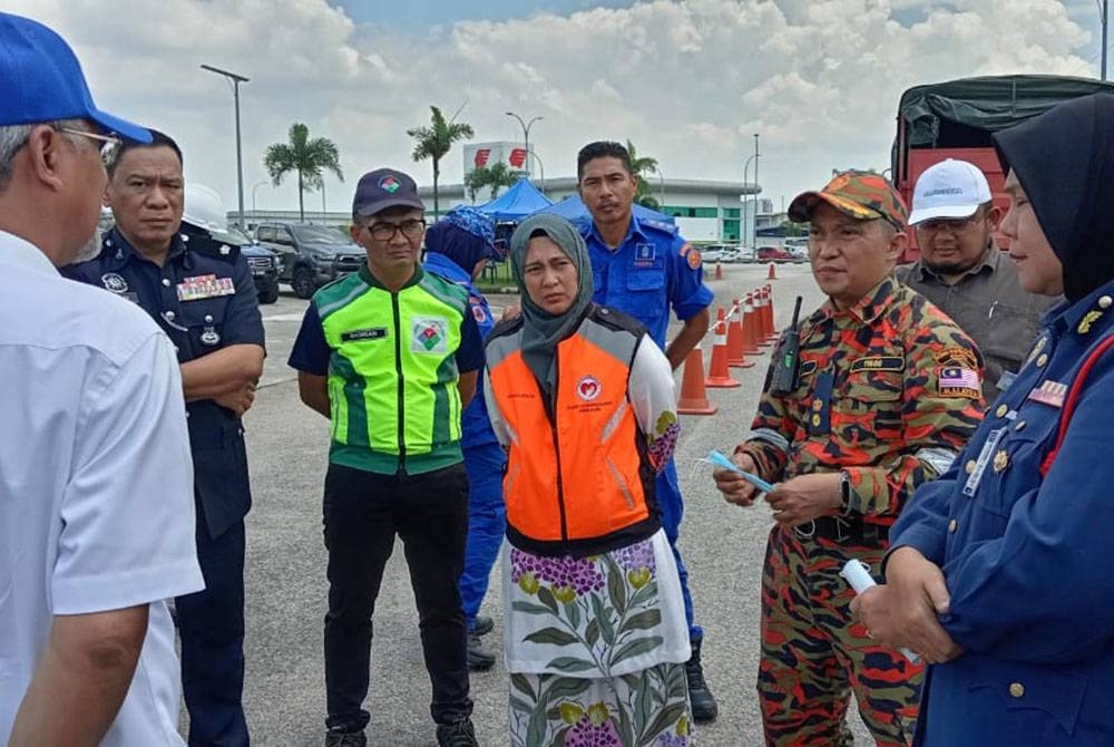 Perbincangan pelbagai agensi berhubung insiden kebocoran bahan kimia di sebuah kilang di Pasir Gudang.