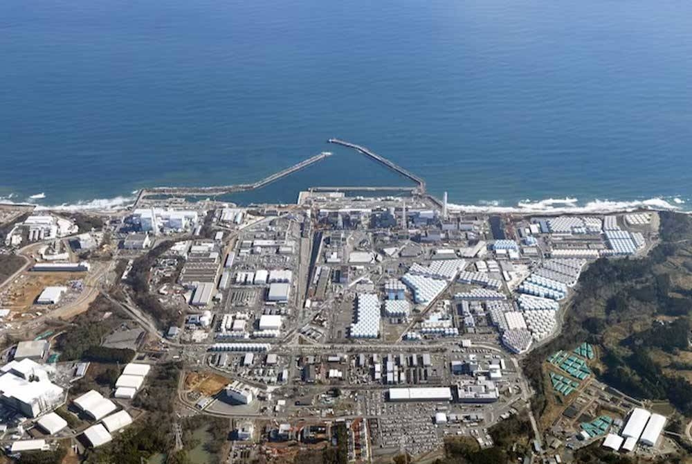 Jepun mula mengeluarkan air sisa terawat dari Loji Fukushima di bawah pelan yang diluluskan oleh badan pemantau nuklear PBB. - Foto: Reuters/Kyodo