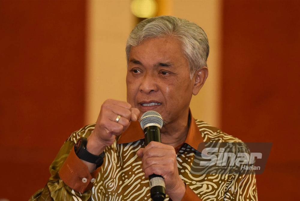 Ahmad Zahid ketika berucap pada Himpunan Solidariti Wanita Bersama Presiden - Mempertahankan Institusi yang berlangsung di Dewan Tun Hussien Onn, WTC pada Khamis. - Foto SINAR HARIAN / MOHD RAFIQ REDZUAN HAMZAH