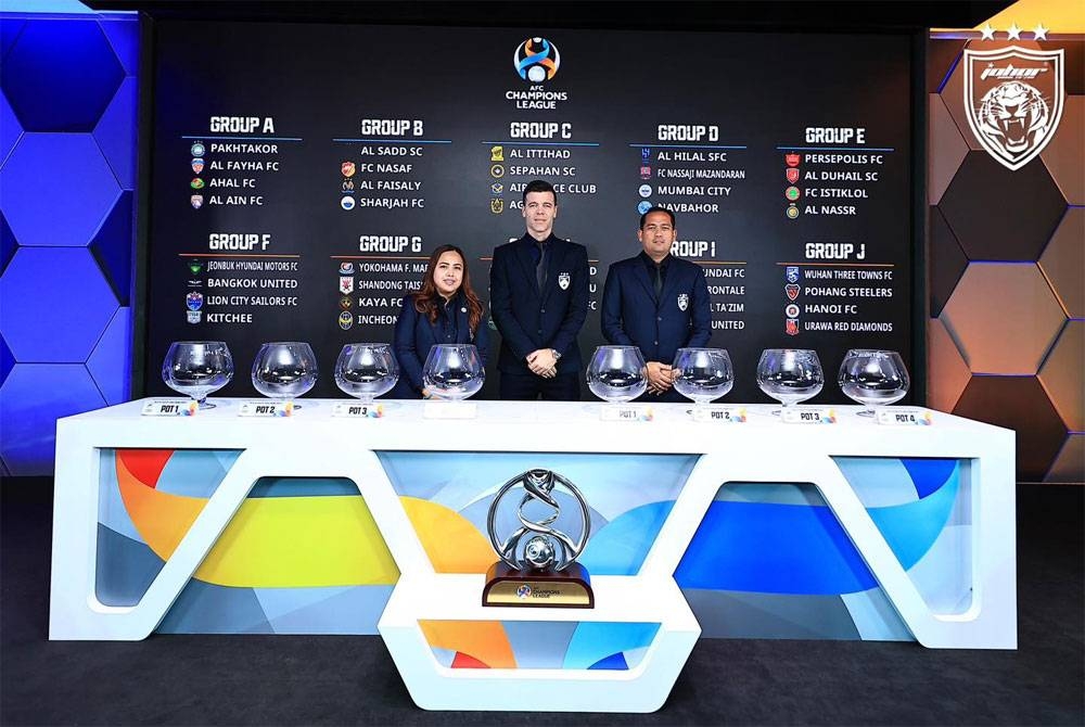 Solari (tengah) selepas majlis undian Liga Juara-Juara AFC di AFC House, Bukit Jalil. Foto: JOHOR Southern Tigers