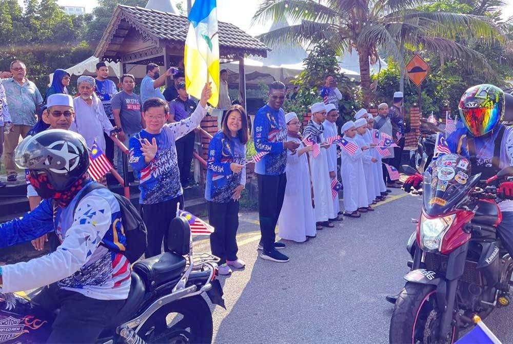 Kon Yeow melepaskan konvoi Jaulah Merdeka 4.0 di Masjid Jamek Jelutong pada Sabtu.