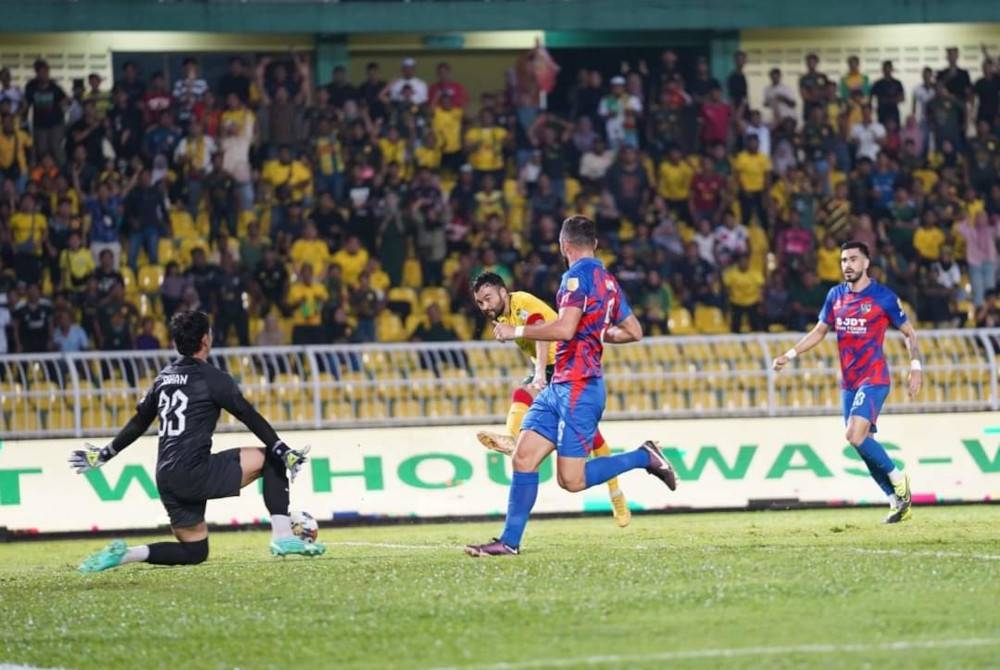 Manuel Ott berjaya menewaskan penjaga gol JDT, Syihan pada minit ke-49 untuk bantu KDA FC ikat pelawat 3-3 pada saingan Liga Super 2023 pada malam Sabtu.