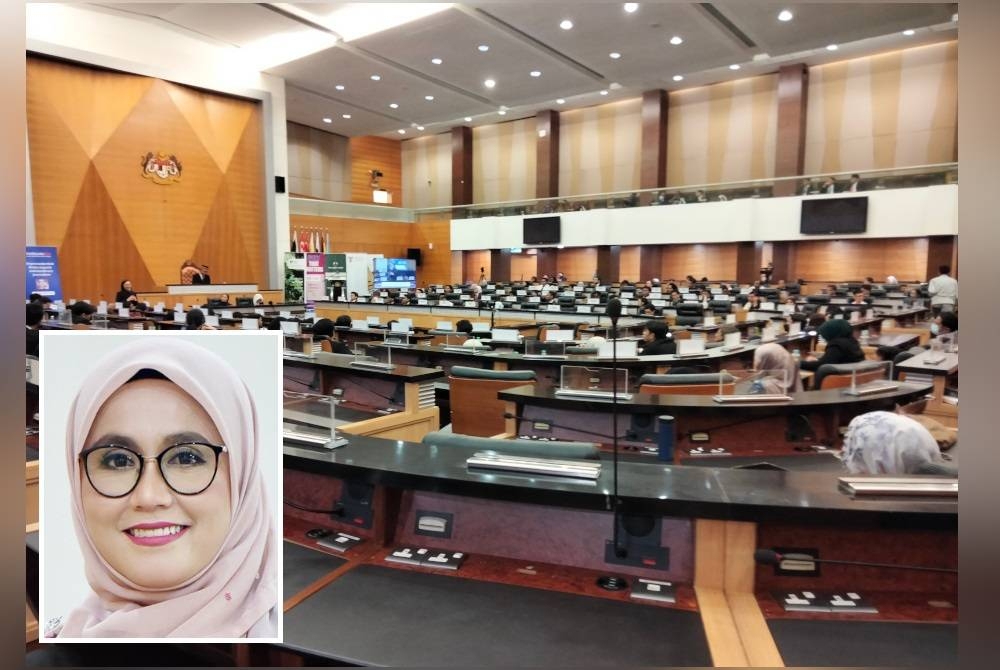 Suasana ketika perbahasan Debathon Parlimen Belia 2023 di Dewan Persidangan Parlimen pada Sabtu. Gambar kecil: Mas Ermieyati