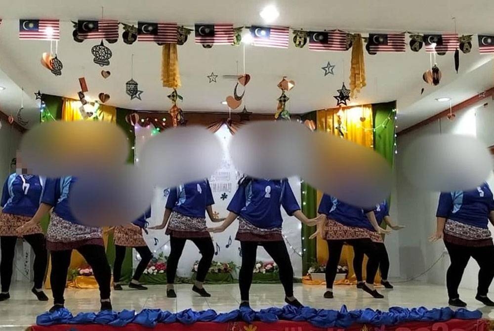 Pasukan yang disertai Emma mendapat tempat pertama pada Program Gaya Hidup Sihat Pertandingan Zumba Peringkat Penghuni PWKK, di Kapayan, Kota Kinabalu.