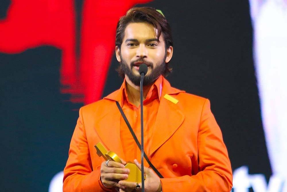 Aeril Zafrel memenangi Anugerah Celebrity Creator of The Year di Anugerah TikTok Malaysia 2023 di MITEC, Kuala Lumpur pada Ahad. - Foto Instagram TV3 Malaysia