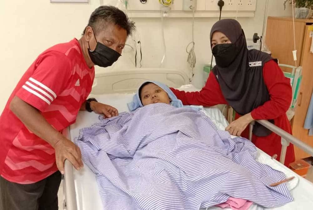 Dayangku Siti Mashitah yang hilang kedua-dua belah tangan dan kaki masih menerima rawatan dan dijaga oleh ibu bapanya di HQEI, Kota Kinabalu.