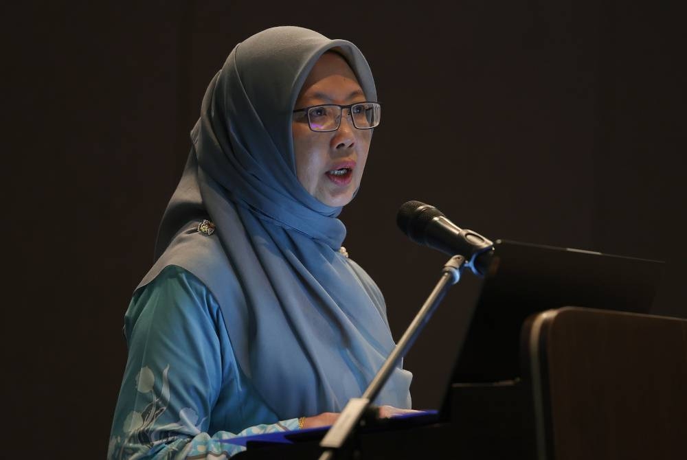 Zaliha ketika berucap pada Majlis Perasmian &#039;1st Malaysian Addiction and Forensic Psychiatry Symposium&#039; di Bukit Damansara hari ini. - Foto Bernama