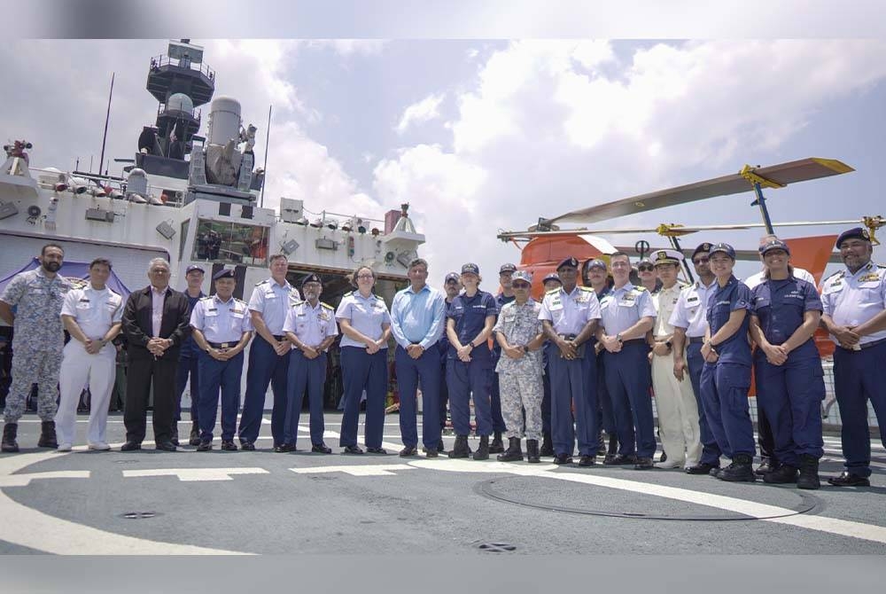 Maritim Malaysia dan USCG menjalani latihan secara bersama di atas kapal USCG Cutter Munro, di sekitar perairan Laut China Selatan bermula 26 Ogos hingga Isnin.