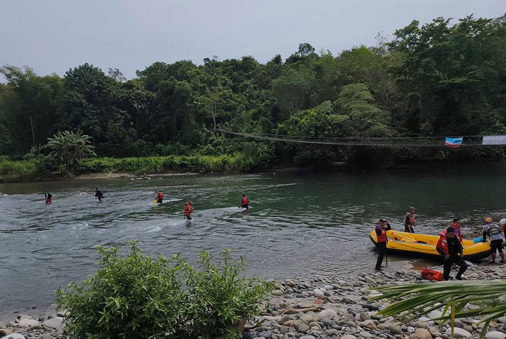 Operasi SAR mencari remaja hilang dibawa arus dilakukan di sekitar kawasan pusat ekopelancongan Sungai Kadamaian, Kampung Ratau, Kota Belud.