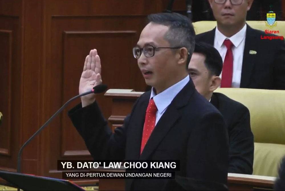 Choo Kiang mengangkat sumpah sebagai Speaker DUN Pulau Pinang.