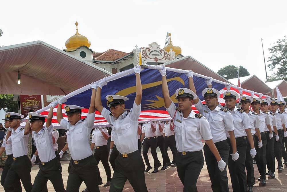 Sebahagian peserta yang menyertai sesi raptai penuh Sambutan Hari Kebangsaan 2023, di Dataran Memorial Pengisytiharan Kemerdekaan, Banda Hilir di sini, pada Selasa.