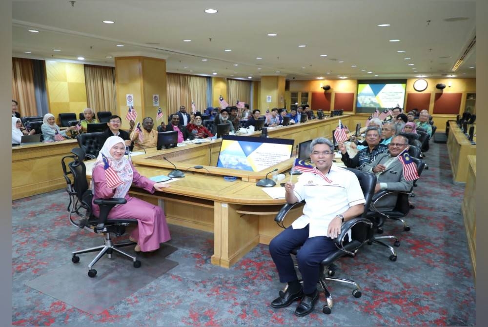 Menteri Pendidikan, Fadhlina Sidek mengadakan perbincangan dengan 16 NGO berhubung pelaksanaan inisiatif Modul Penghayatan Hadis 40 Imam Nawawi pada Selasa.