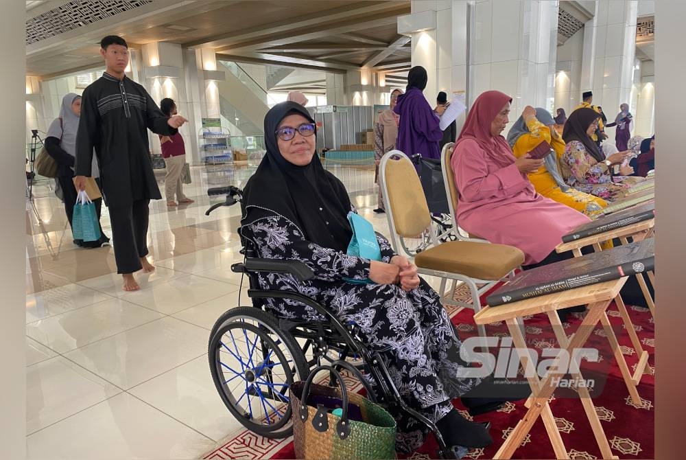 Walaupun berkerusi roda, Masnah sanggup datang dari Batu Pahat, Johor semata-mata untuk menyertai Malaysia #QuranHour di Masjid Tuanku Mizan Zainal Abidin pada Rabu.