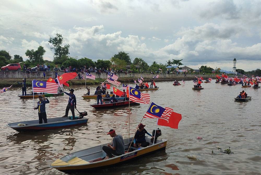 Sebanyak 66 bot berarak menyusuri Sungai Kedah sempena sempena sambutan Hari Kebangsaan ke-66.