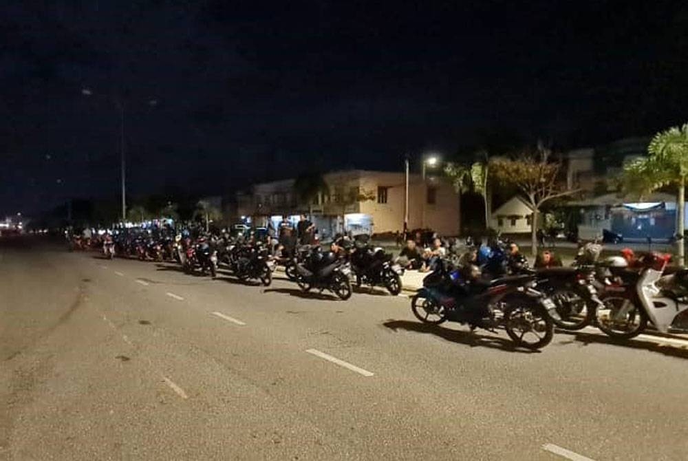 Antara motosikal diperiksa dalam Ops Samseng Jalanan sempena Ambang Merdeka di Pokok Sena,di sini bermula malam Rabu.