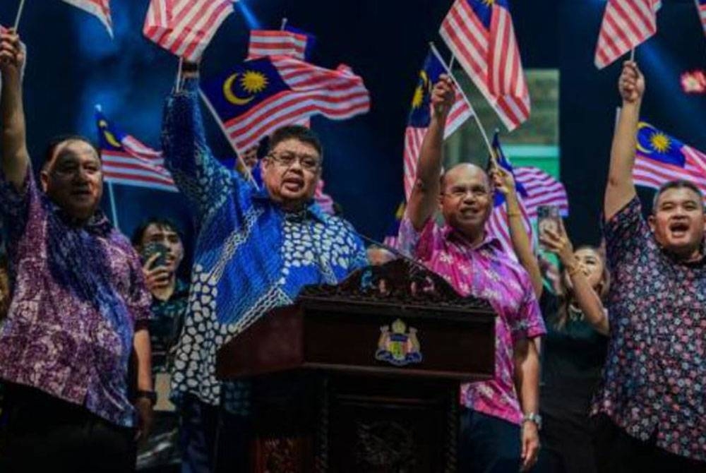 Ab Rauf hadir pada sambutan Malam Ambang Merdeka peringkat negeri di Dataran Sejarah Ayer Keroh di Melaka malam tadi. - Facebook Ab Rauf Yusoh