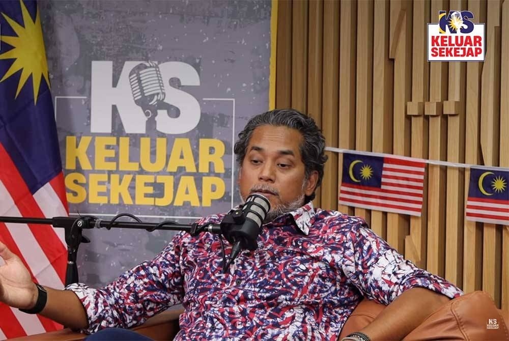 Khairy Jamaluddin ketika dalam program podcast Keluar Sekejap bersama bekas Ketua Penerangan UMNO, Shahril Sufian Hamdan pada Khamis.