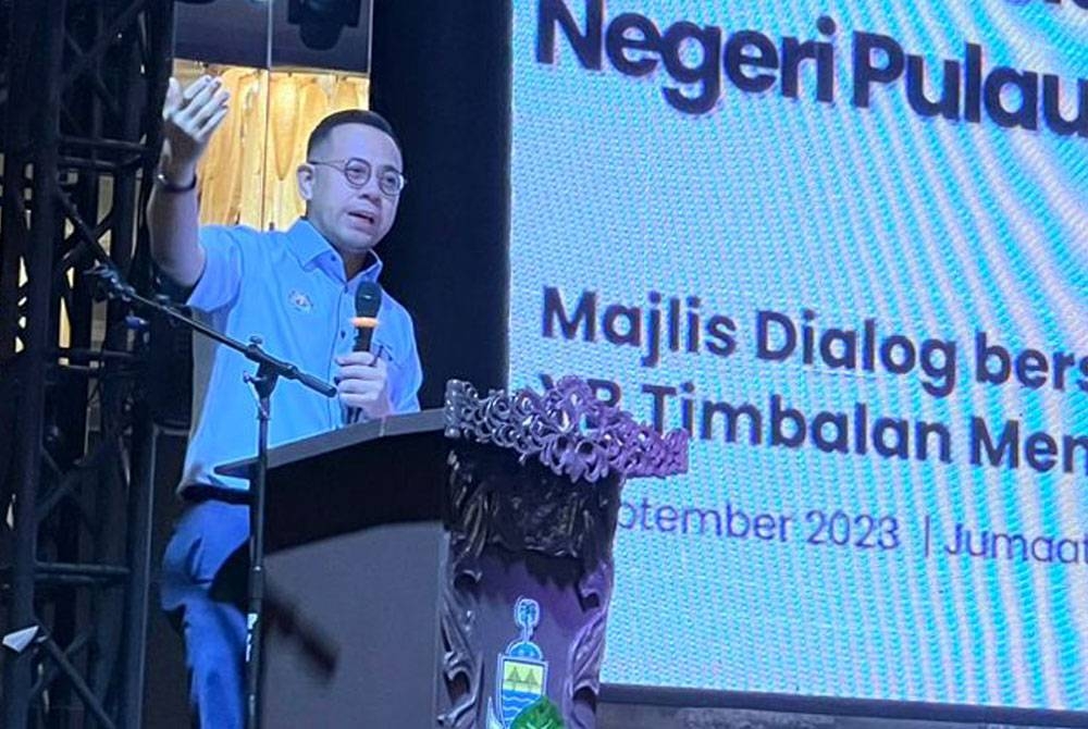 Steven Sim menyampaikan ucapan ketika Jelajah Belanjawan 2024 Negeri Pulau Pinang di Bukit Mertajam pada Jumaat.