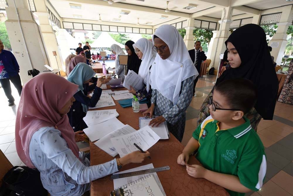 Mitra masih lagi membuka permohonan bagi subsidi bayaran yuran semester sekali bayar sebanyak RM2,000 sehingga 15 September ini. - Gambar hiasan