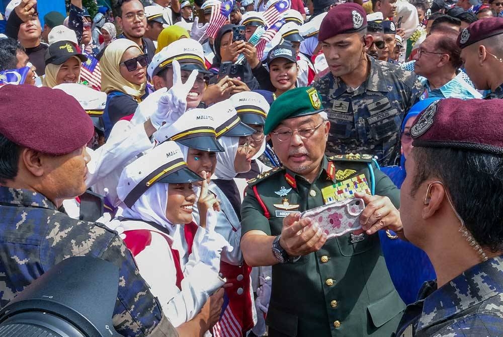 Agong zahir rasa kagum dengan sambutan luar biasa Hari Kebangsaan 2023 - Sinar Harian