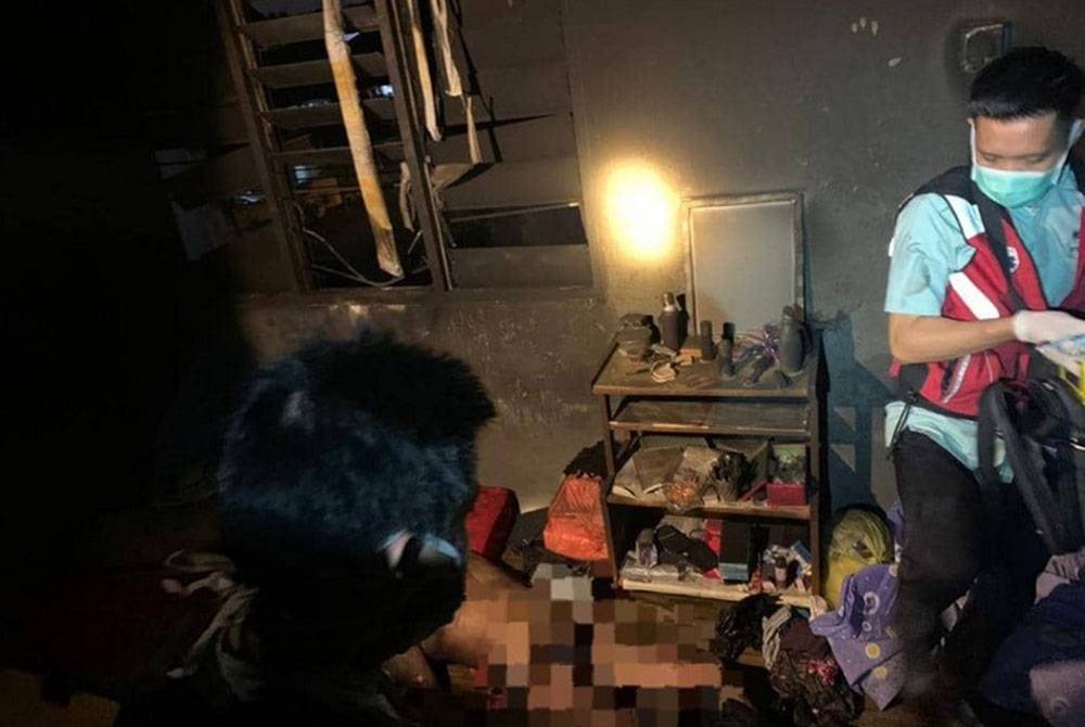 Sepasang suami isteri maut selepas rumah didiami mereka terlibat dalam kebakaran di Jalan Megah 8, Taman Megah, Cheras, Selangor.