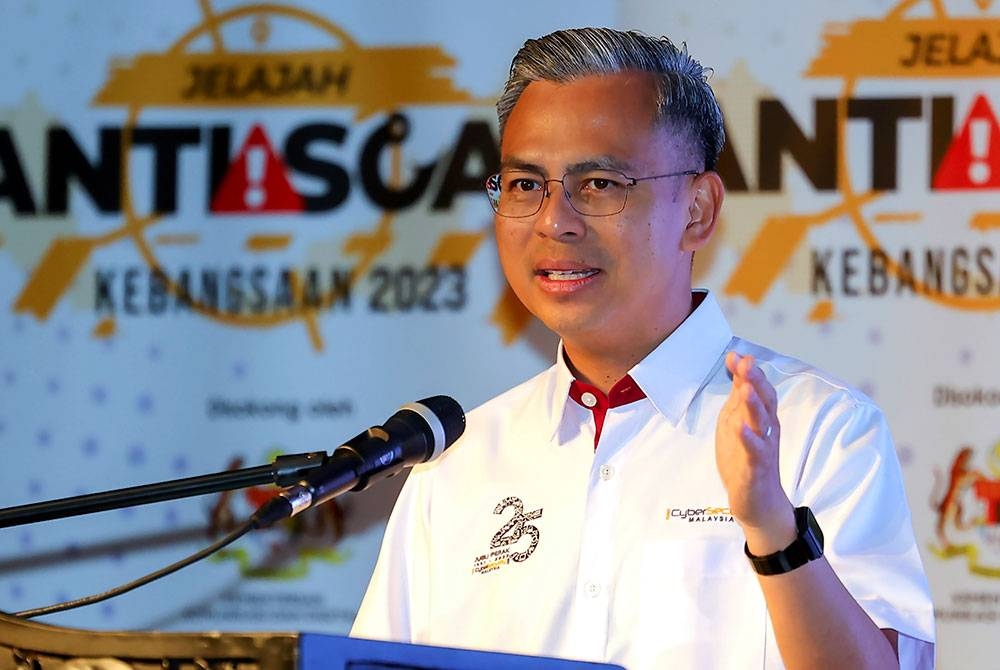 Fahmi berucap pada majlis perasmian Program Jelajah Anti-Scam Kebangsaan 2023 peringkat Sarawak, pada Sabtu. - Foto Bernama