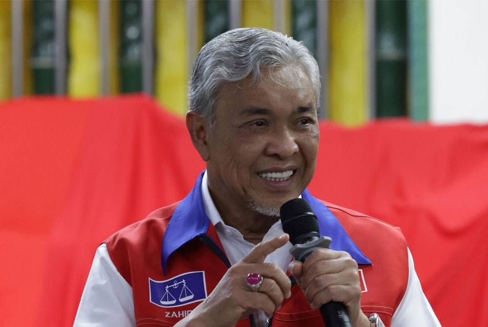 Ahmad Zahid ketika berucap pada Majlis Perjumpaan Bersama Pertubuhan Penganut Kuan Yin di Tokong Kuan Yin, Taman Perling pada Ahad. - Foto: Bernama