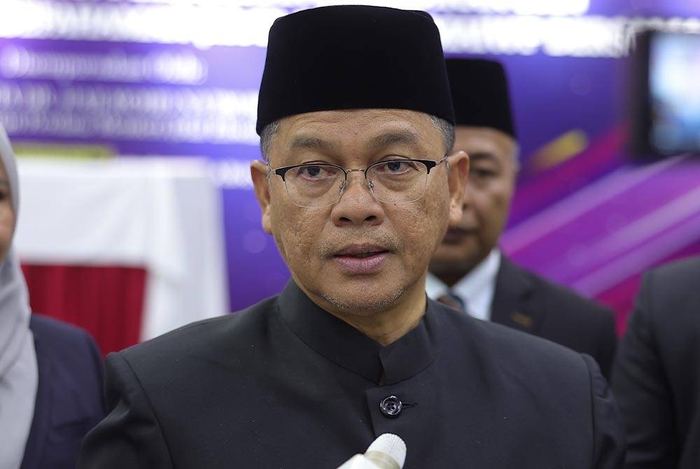 Datuk Dr Mohd Naim Mokhtar.