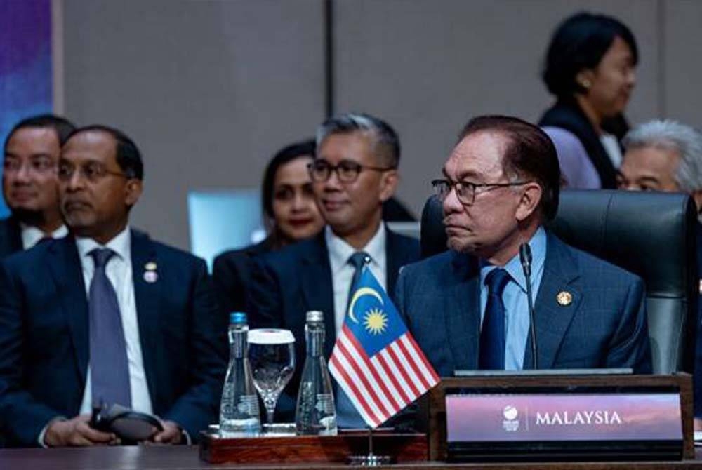 Sewaktu menyampaikan ucapan pencelahan di hari pertama sesi awal Sidang Kemuncak ASEAN ke-43, Perdana Menteri berkata, kesemua negara terlibat perlu sentiasa memegang teguh konsep Kesatuan ASEAN. Foto: Pejabat Perdana Menteri