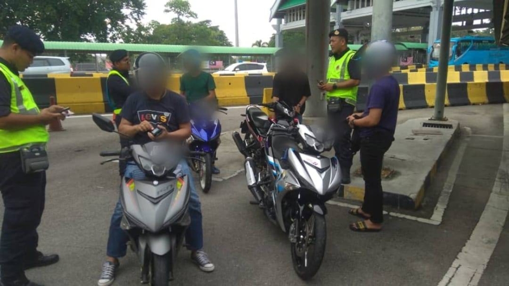 JPJ Pulau Pinang telah menyita 46 motosikal dalam Ops Khas Motosikal yang dijalankan di beberapa lokasi di sekitar Seberang Perai, pada Isnin. - Foto Facebook JPJ Pulau Pinang 