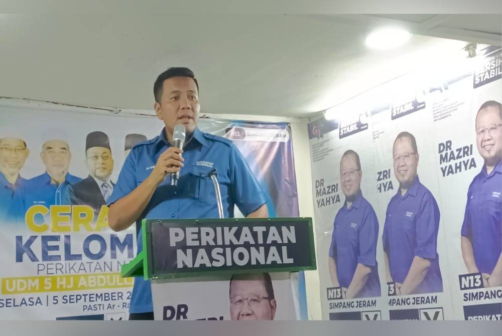 Dr Afif menyampaikan ucapan dalam Ceramah Kelompok Perikatan Nasional di UDM 5 Haji Abdullah Selatan, Pusat Asuhan Tunas Islam Ar-Raihan, Bakri, Muar pada malam Selasa.