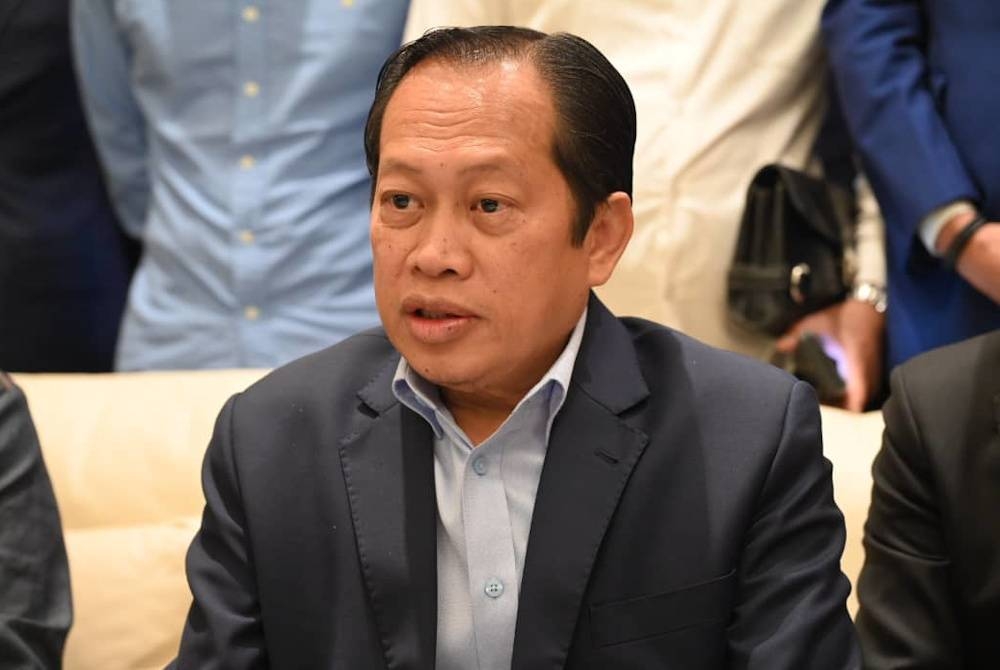 Ahmad Maslan pada sidang akhbar pada Jelajah Belanjawan 2024 Negeri Sabah di SICC Kota Kinabalu.