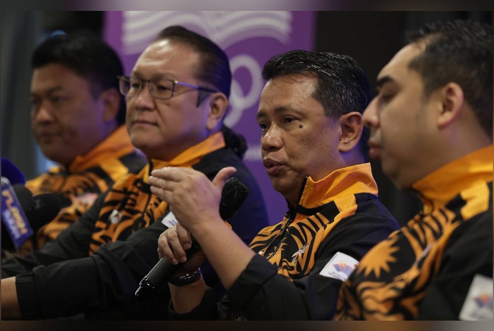 Mohamad Norza pada sidang media di Majlis Penyerahan Watikah Pemilihan Kontinjen Malaysia ke Temasya Sukan Asia ke-19 Hangzhou hari ini. - Foto Bernama